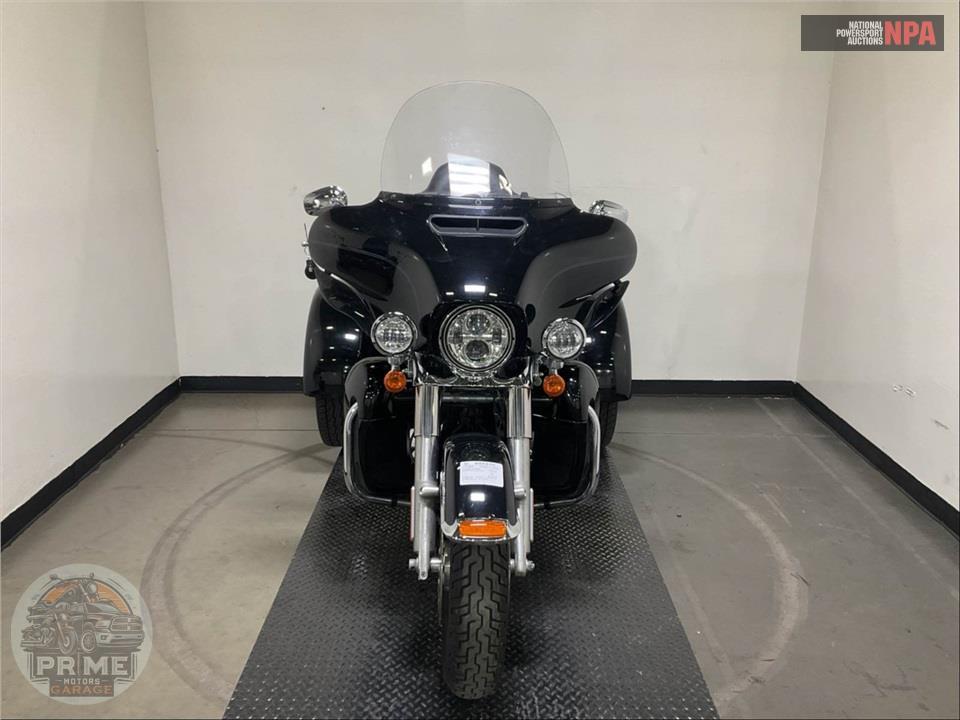 2019 Harley-Davidson FLHTCUTG TRI GLIDE ULTRA — фото 2