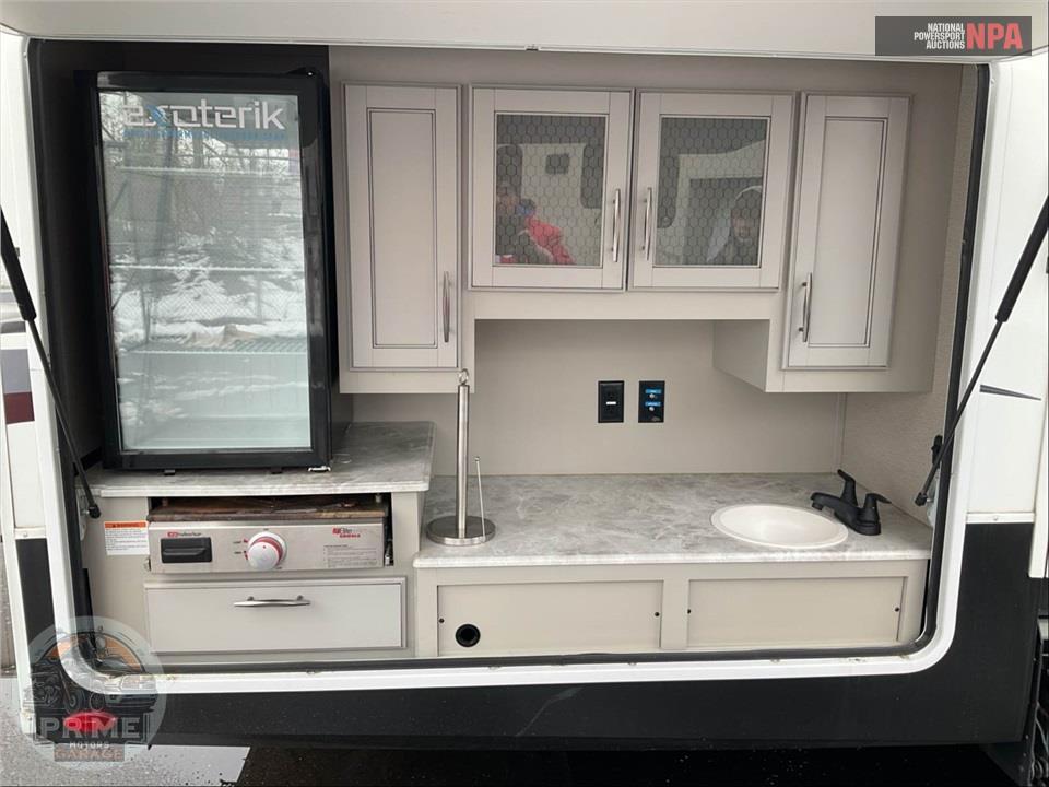 2022 Grand Design Recreational Vehicles M-3740BH - SOLITUDE S-CLASS FIFTH WHEEL SERIES — фото 24