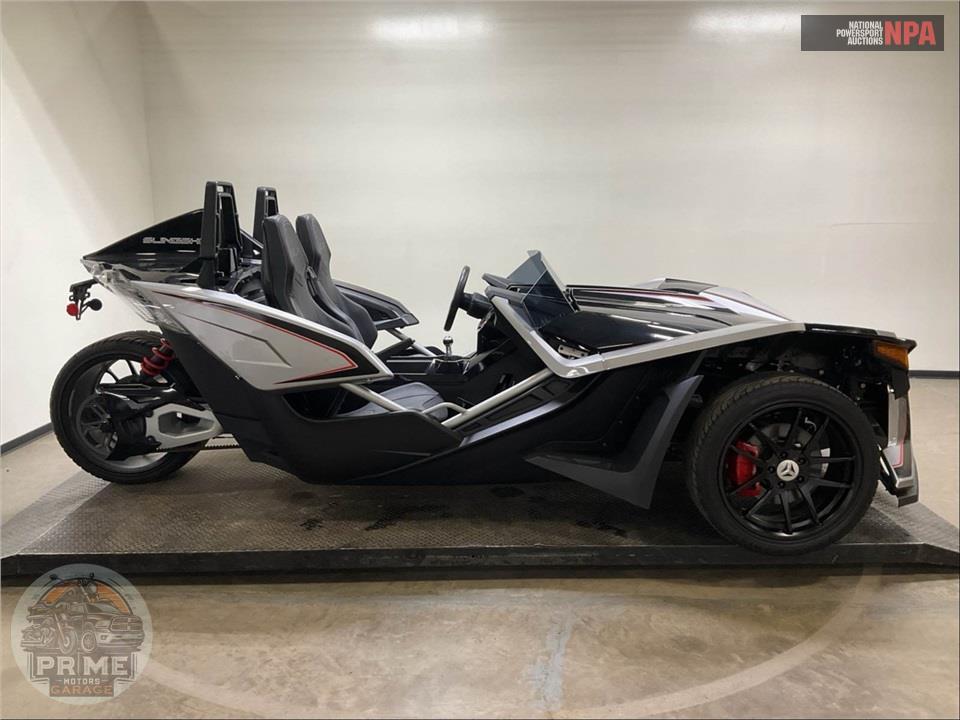 2017 Polaris SLINGSHOT SLR — фото 1