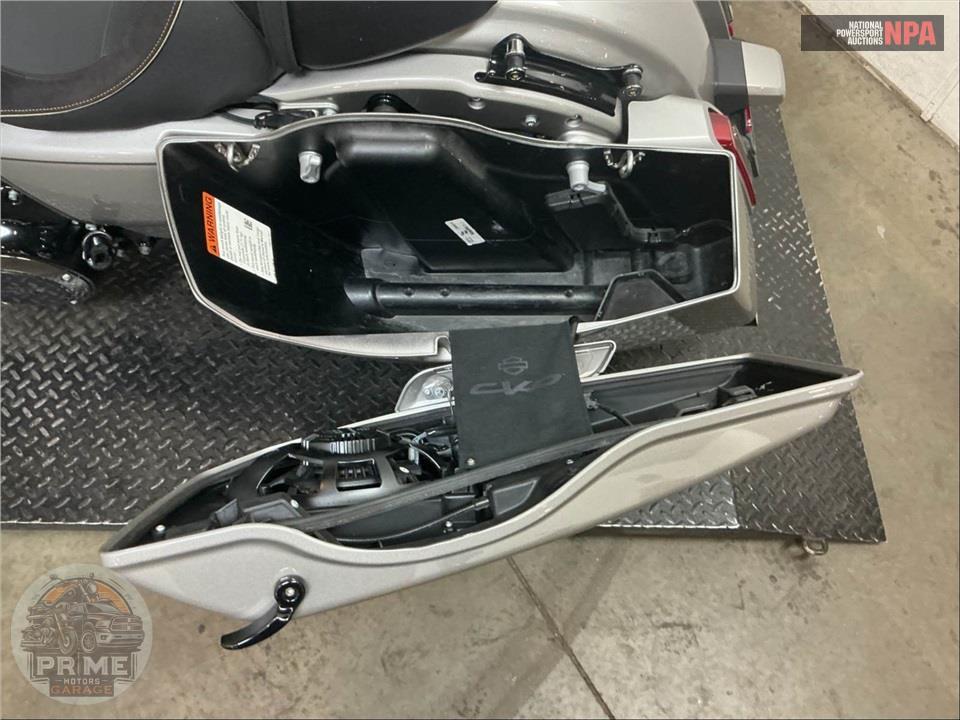 2023 Harley-Davidson FLTRXSE CVO ROAD GLIDE — фото 25