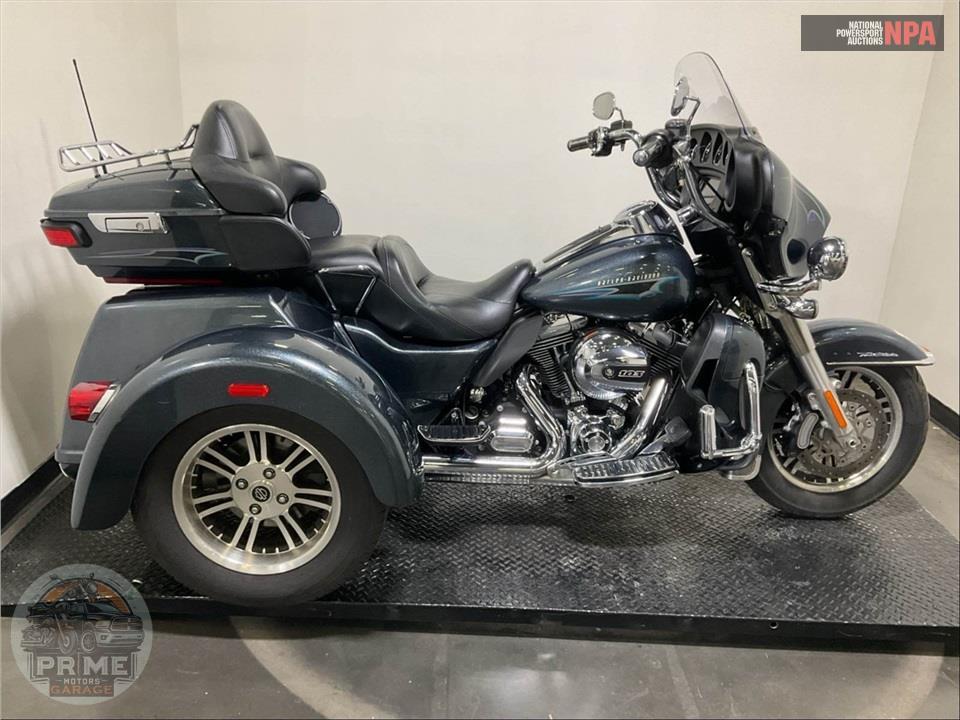 2015 Harley-Davidson FLHTCUTG TRIGLIDE ULTRA CLASSIC — фото 1