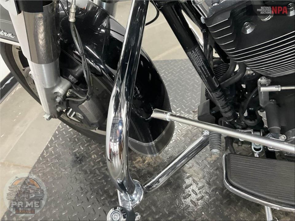 2016 Harley-Davidson FLHTCU ULTRA CLASSIC ELECTRA GLIDE — фото 16