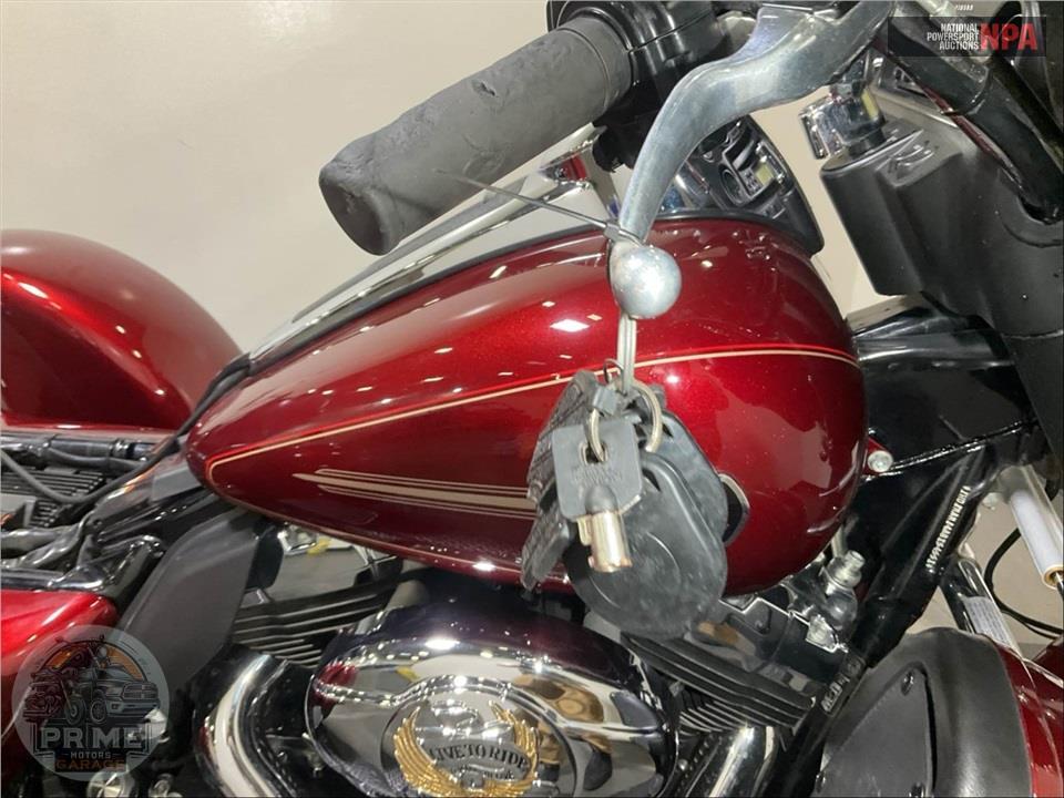 2010 Harley-Davidson FLHTCUTG TRIGLIDE ULTRA CLASSIC — фото 12