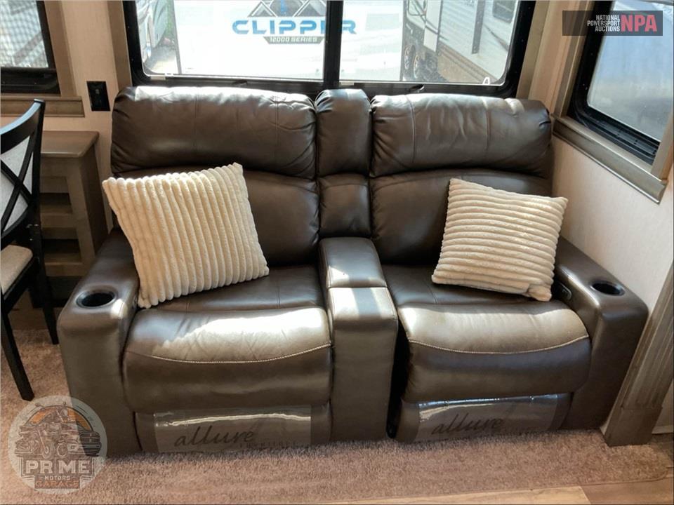 2021 Riverstone M-3670RL - RESERVE FIFTH WHEEL SERIES — фото 11