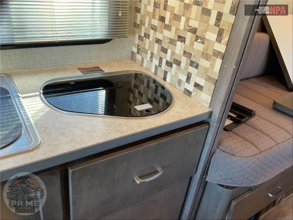 2017 Winnebago M-23A FORD - FUSE SERIES — фото 29