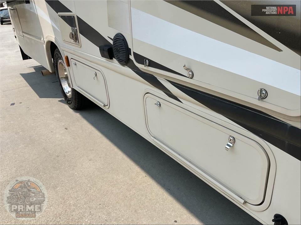2016 Thor Motor Coach M-31L E450-V10 - CHATEAU SERIES — фото 64