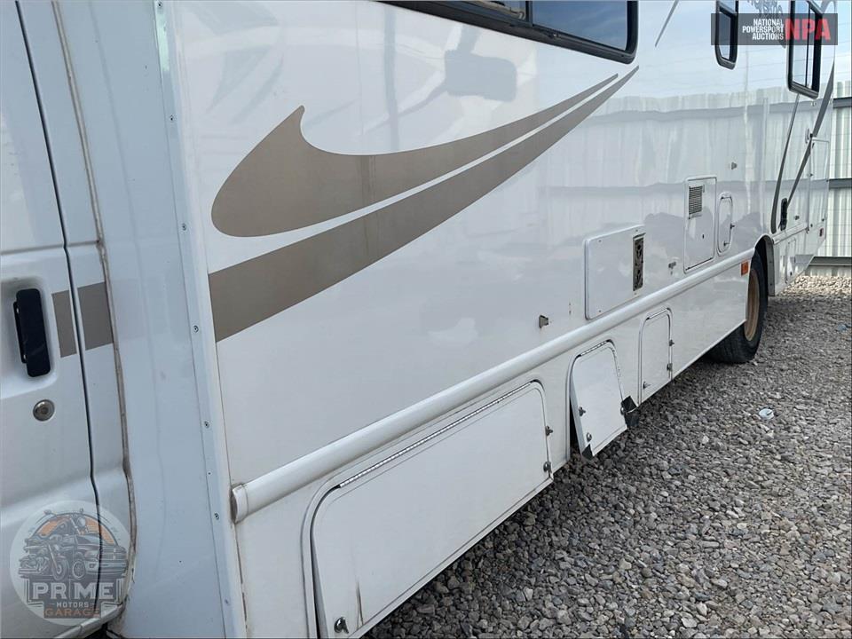 2013 Thor Motor Coach M-28A - MAJESTIC SERIES — фото 52