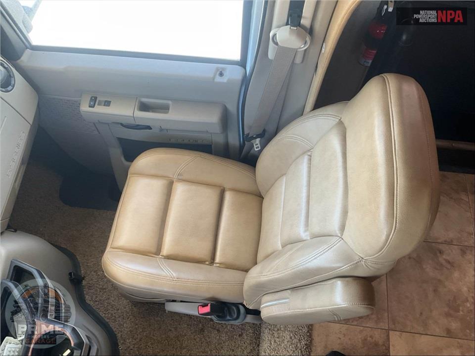 2014 Jayco M-29 MV FORD E450 - GREYHAWK SERIES — фото 18