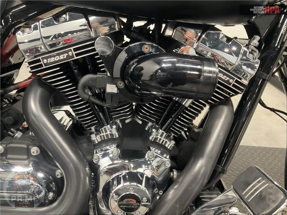 2015 Harley-Davidson FLHXS STREET GLIDE SPECIAL — фото 6