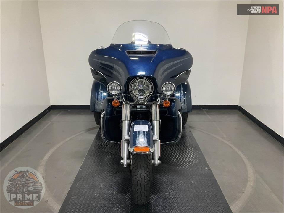 2016 Harley-Davidson FLHTCUTG TRIGLIDE ULTRA CLASSIC — фото 2