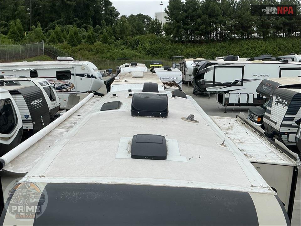 2015 Ultralite By Winnebago M-27RBDS — фото 40