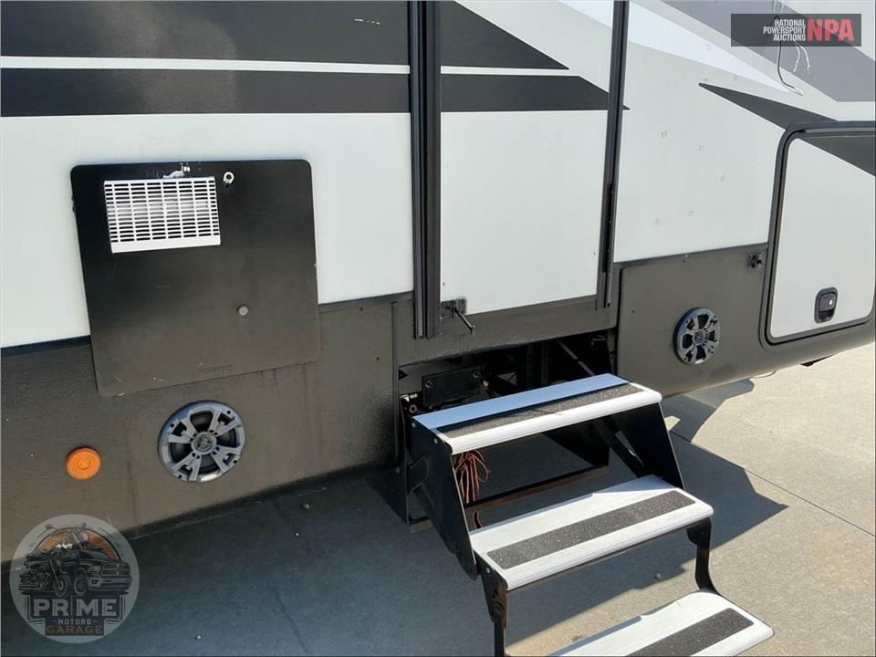2021 Voyage By Winnebago M-2427RB — фото 35