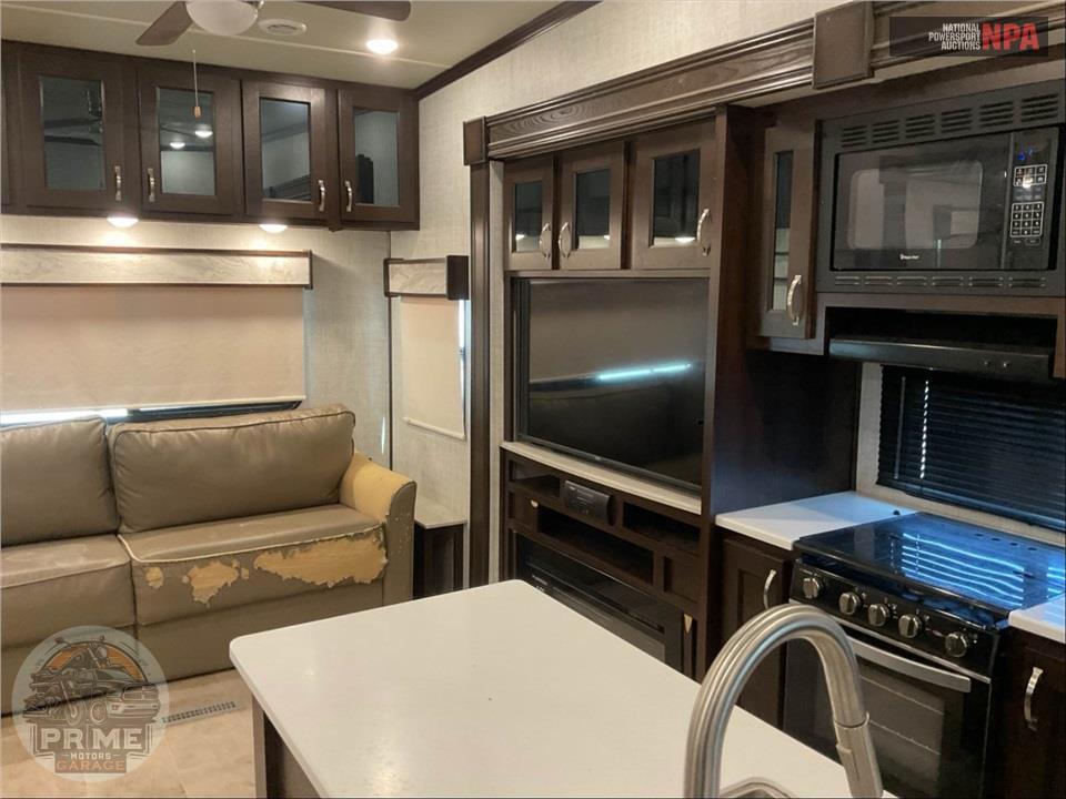 2020 Palomino By Forest River M-382FBC - COLUMBUS C-SERIES FIFTH WHEEL SERIES — фото 8