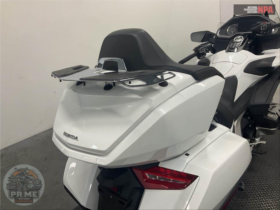 2018 Honda GL1800 GOLDWING TOUR (WHITE) — фото 21