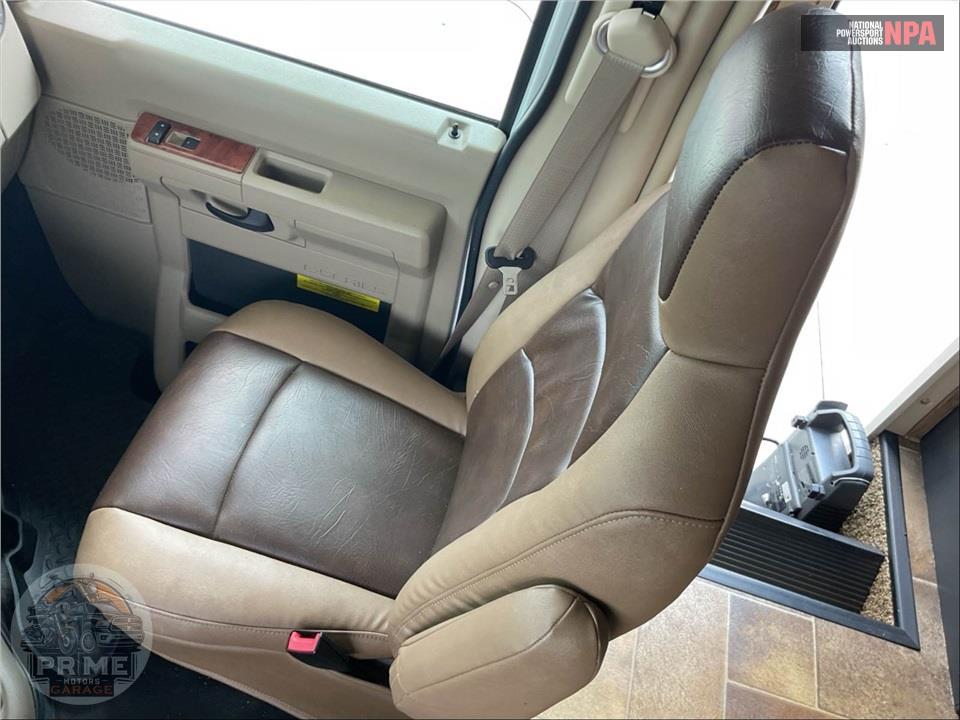2016 Thor Motor Coach M-31L E450-V10 - CHATEAU SERIES — фото 22