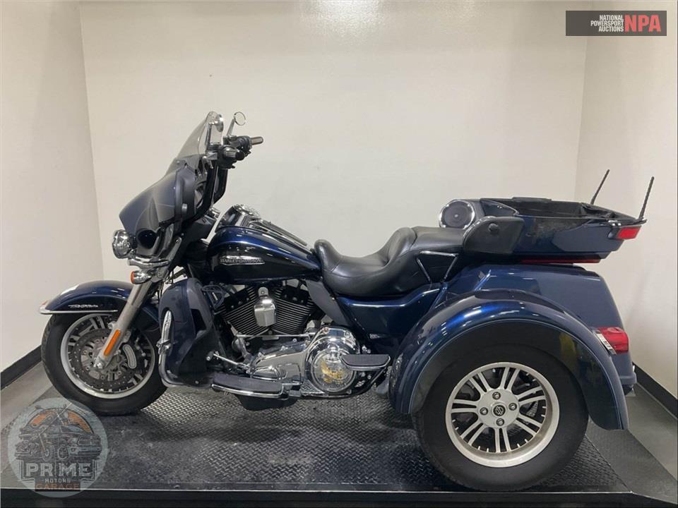 2014 Harley-Davidson FLHTCUTG TRIGLIDE ULTRA CLASSIC — фото 3