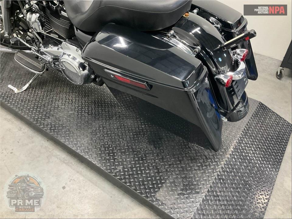 2017 Harley-Davidson FLHXS STREET GLIDE SPECIAL — фото 22