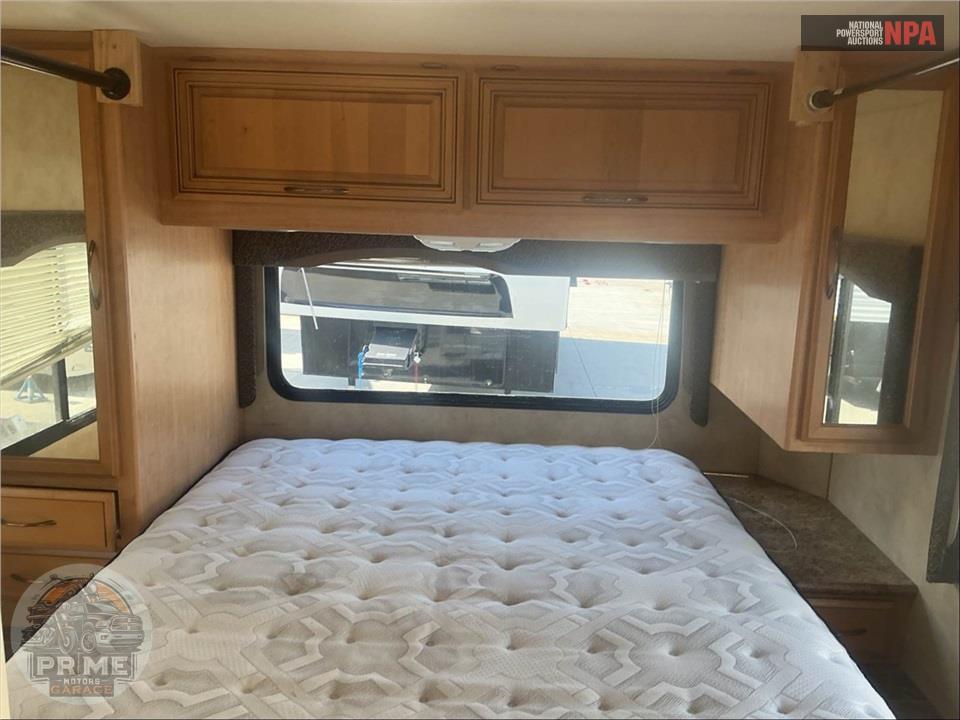 2012 Thor Motor Coach M-28A E350-V10 — фото 14
