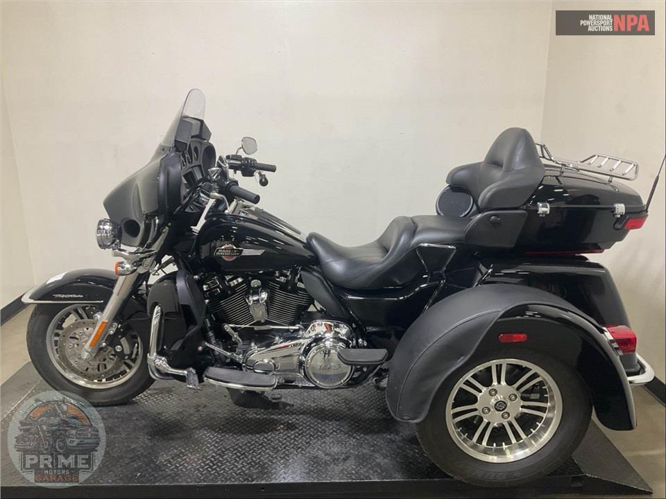 2022 Harley-Davidson FLHTCUTG TRI GLIDE ULTRA CLASSIC — фото 3