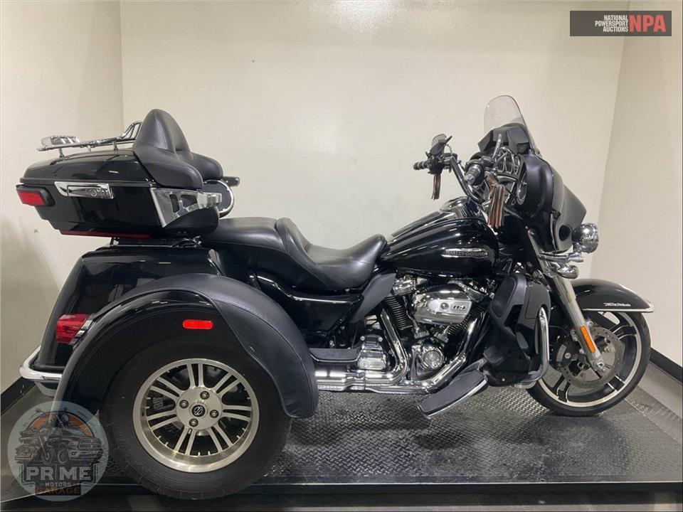 2019 Harley-Davidson FLHTCUTG TRI GLIDE ULTRA — фото 1