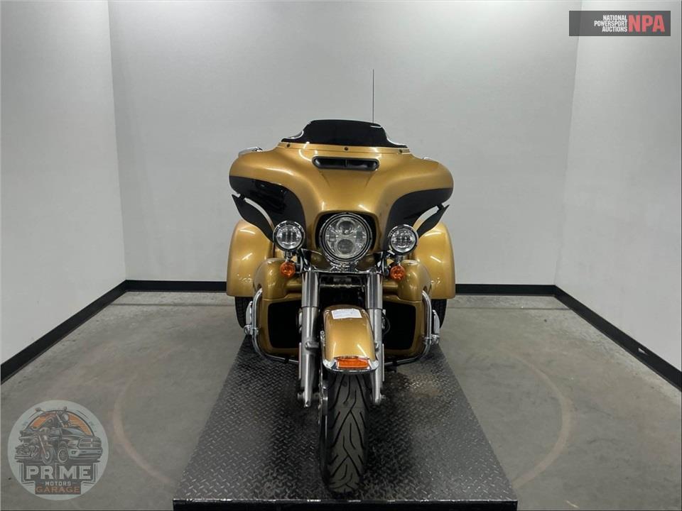 2017 Harley-Davidson FLHTCUTG TRIGLIDE ULTRA CLASSIC — фото 2
