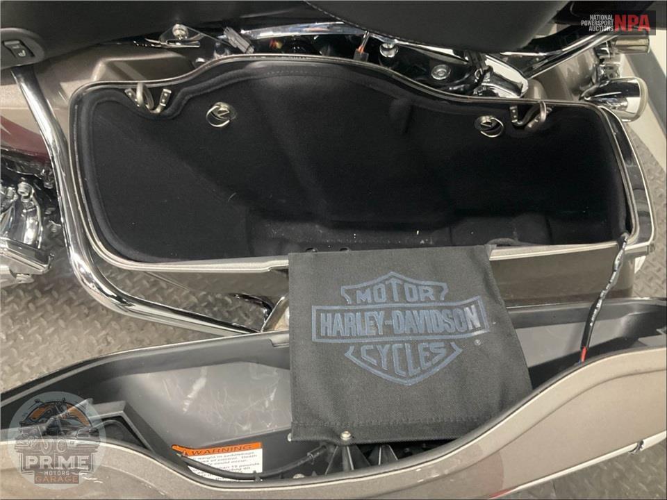 2015 Harley-Davidson FLHTKSE CVO ULTRA LIMITED — фото 15