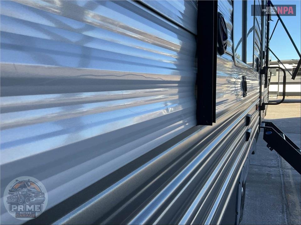 2019 Cherokee By Forest River M-23GOLD15 WOLF PACK TOY HAULER SERIES — фото 29
