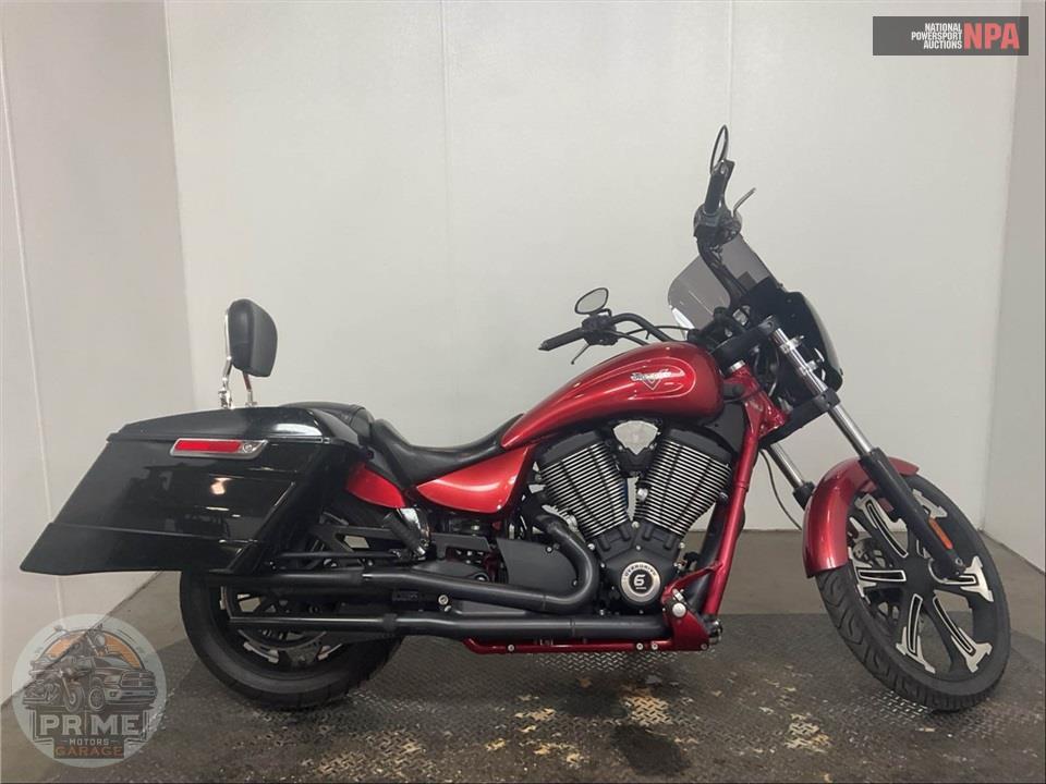 2016 Victory Motorcycles VEGAS 8-BALL — фото 1