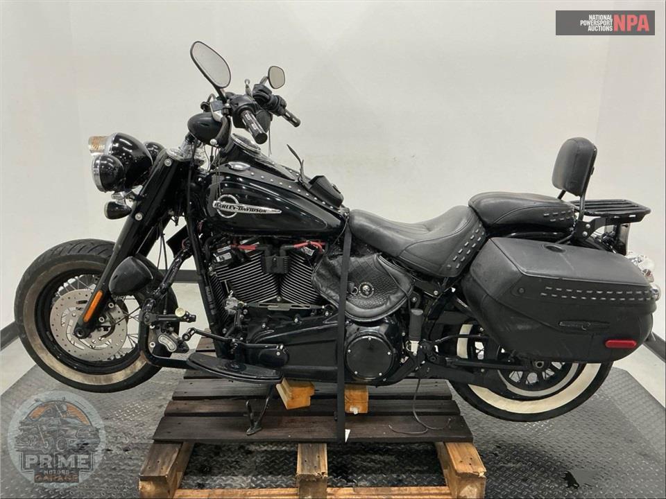 2019 Harley-Davidson FLHC HERITAGE CLASSIC — фото 3