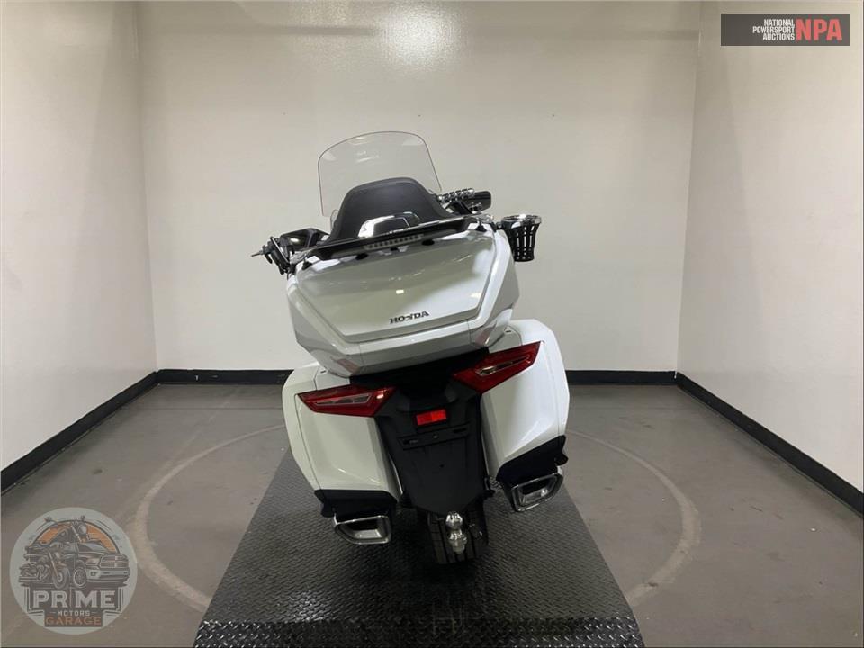 2018 Honda GL1800D GOLDWING TOUR DCT (WHITE) — фото 4