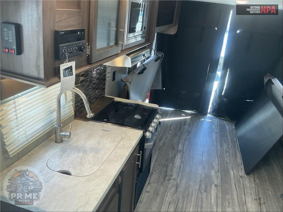 2019 Cherokee By Forest River M-22RR GREY WOLF TOY HAULER SERIES — фото 7