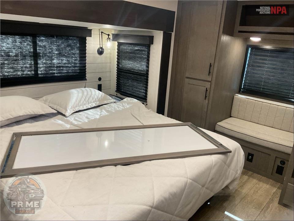2025 Cherokee By Forest River M -3850SUITE - ARCTIC WOLF FIFTH WHEEL SERIES — фото 10