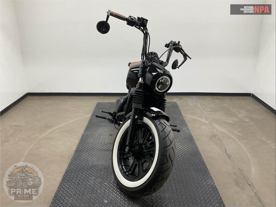 2018 Indian Motorcycle SCOUT BOBBER (BLACK) — фото 2