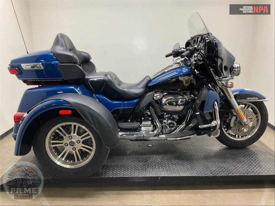 2018 Harley-Davidson FLHTCUTG TRI GLIDE ULTRA ANNIVERSARY — фото 1