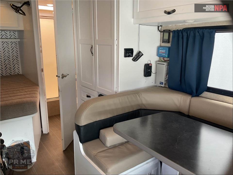 2018 Winnebago M-22R FORD - MINNIE WINNIE SERIES — фото 7
