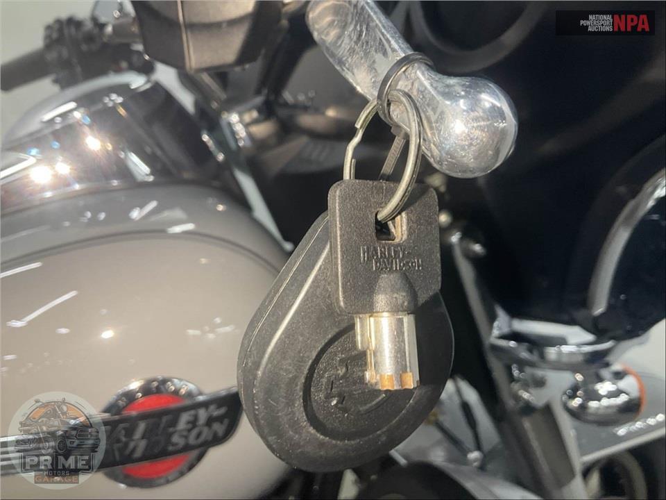 2024 Harley-Davidson FLHTCUTG TRI GLIDE ULTRA CLASSIC — фото 11