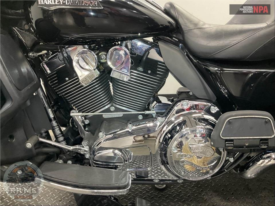 2015 Harley-Davidson FLHTCUTG TRIGLIDE ULTRA CLASSIC — фото 7
