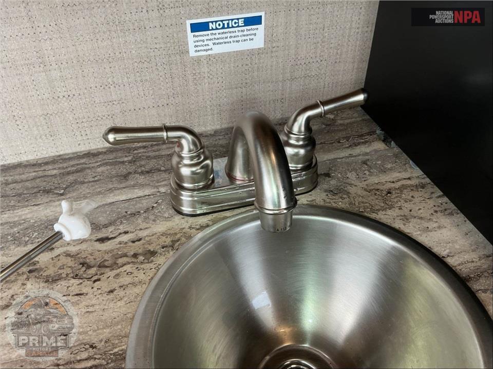 2017 Thor Motor Coach LF31 E450-V10 - QUANTUM SERIES — фото 26