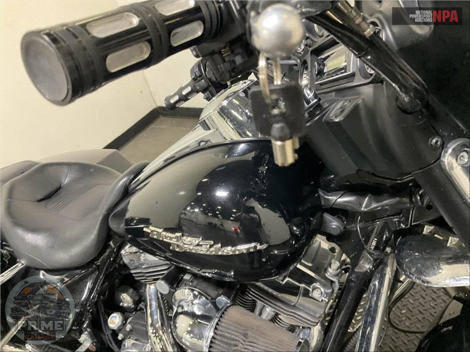 2010 Harley-Davidson FLHX STREET GLIDE — фото 11