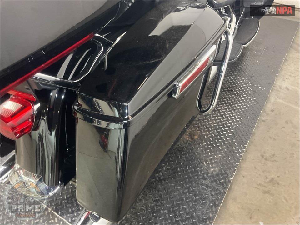 2018 Harley-Davidson FLTRU ROAD GLIDE ULTRA — фото 21