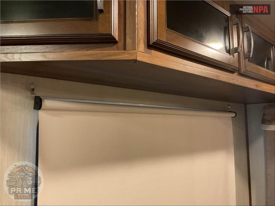 2019 Palomino By Forest River M-383FBC - COMPASS FIFTH WHEEL SERIES — фото 24
