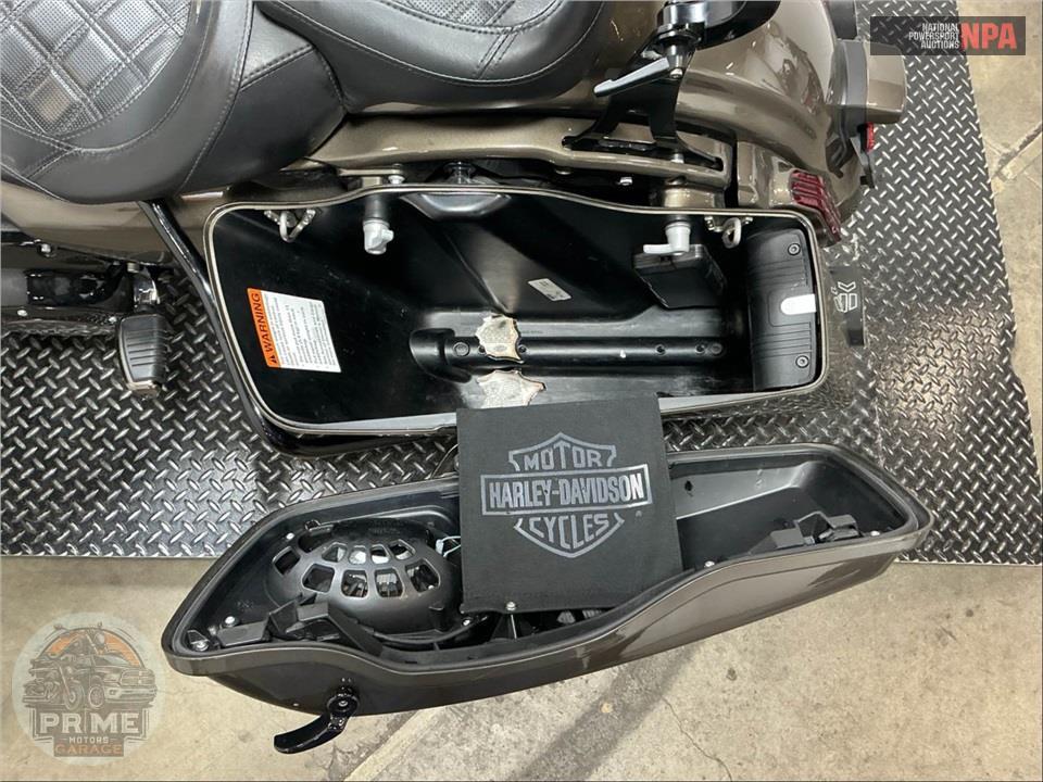 2021 Harley-Davidson FLTRXSE CVO ROAD GLIDE — фото 21