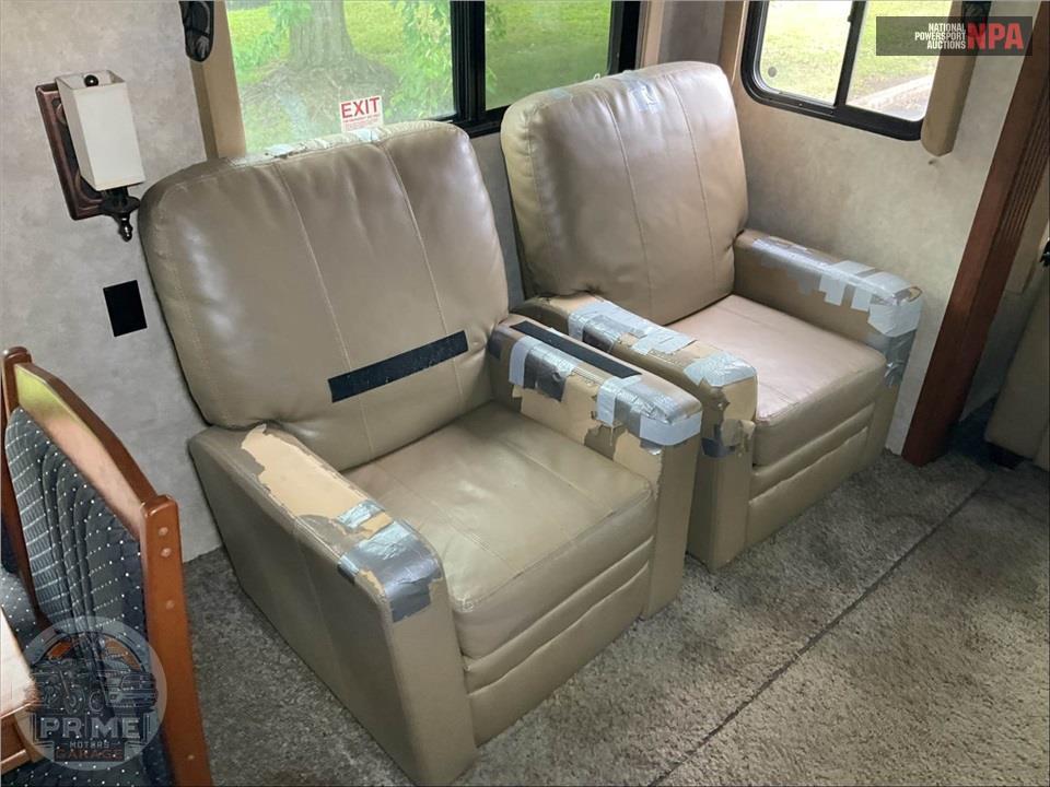 2013 Keystone Rv M-3582RL MONTANA HICKORY FIFTH WHEEL SERIES — фото 10