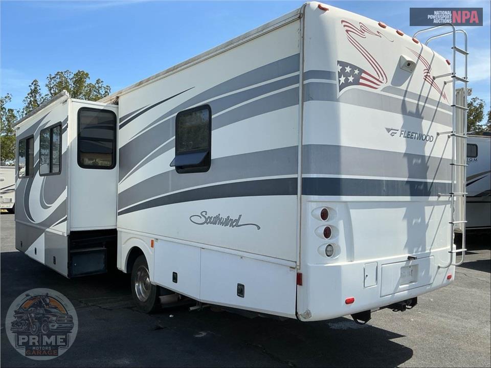 2006 Four Winds M-34N WORKHORSE 20.7 (**) - HURRICANE SERIES — фото 4