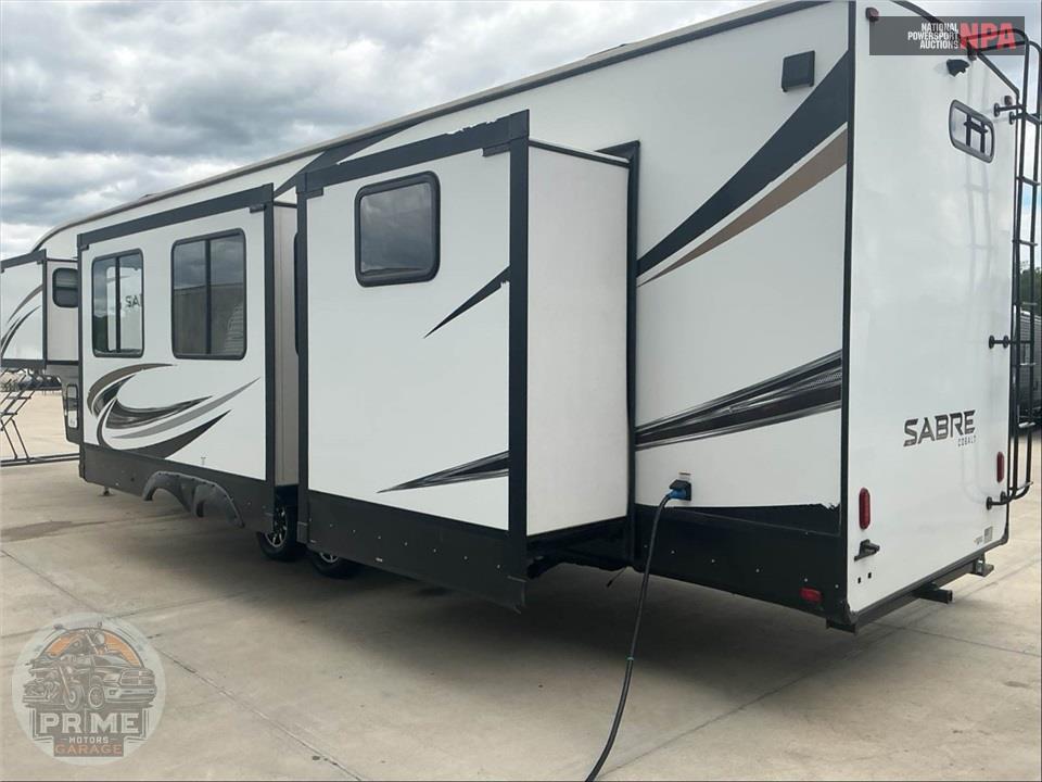2021 Sabre By Forest River M-38DBQ - FIFTH WHEEL SERIES — фото 3