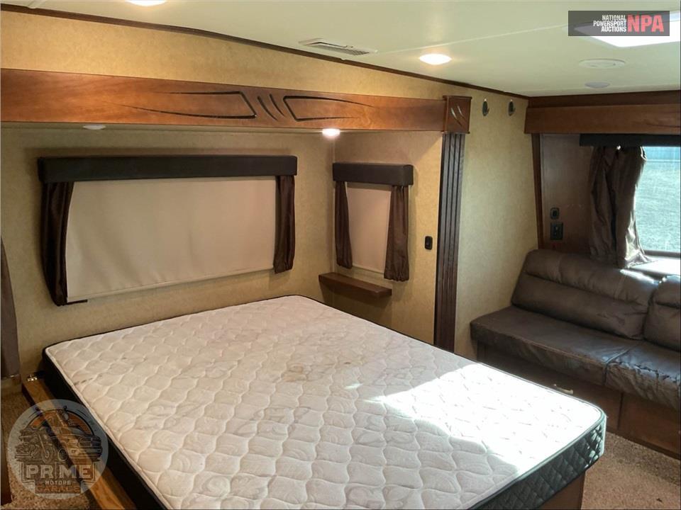 2015 Crossroads Rv LAS VEGAS - ELEVATION TOY HAULER TOY HAULER SERIES — фото 11