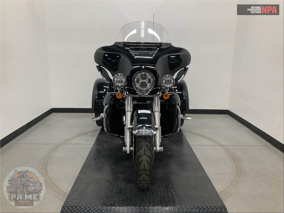 2024 Harley-Davidson FLHTCUTG TRI GLIDE ULTRA CLASSIC — фото 2