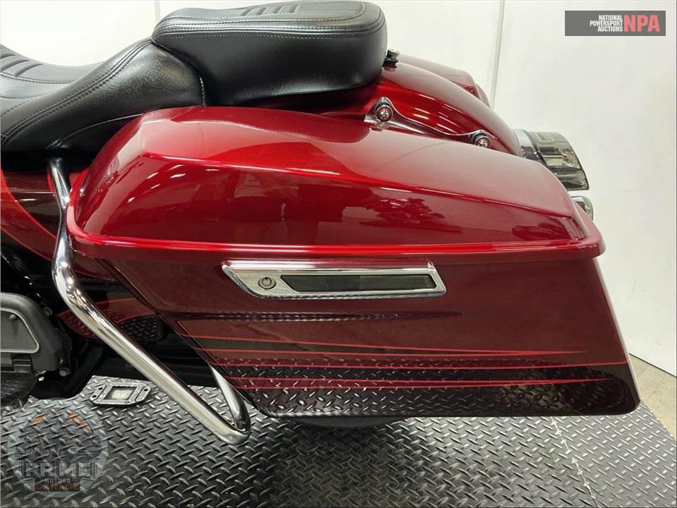 2015 Harley-Davidson FLTRUSE CVO ROAD GLIDE ULTRA — фото 23