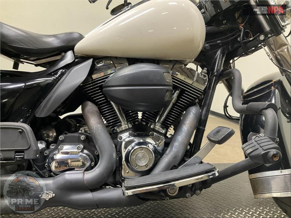 2011 Harley-Davidson FLHP POLICE ROAD KING — фото 6