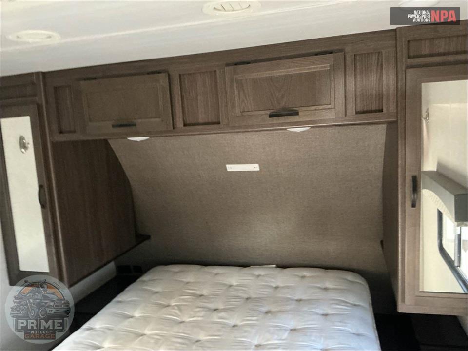 2020 Voyage By Winnebago M-3235RL - FIFTH WHEEL SERIES — фото 14